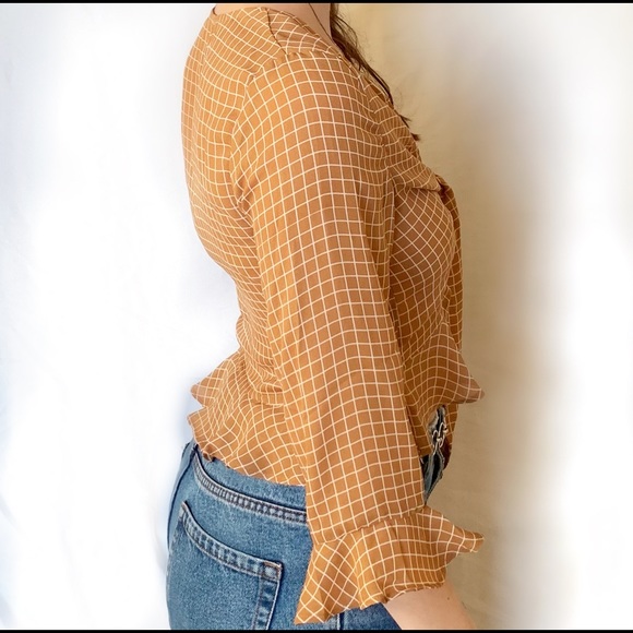 Cropped Ruffled Top - Picture 2 of 4